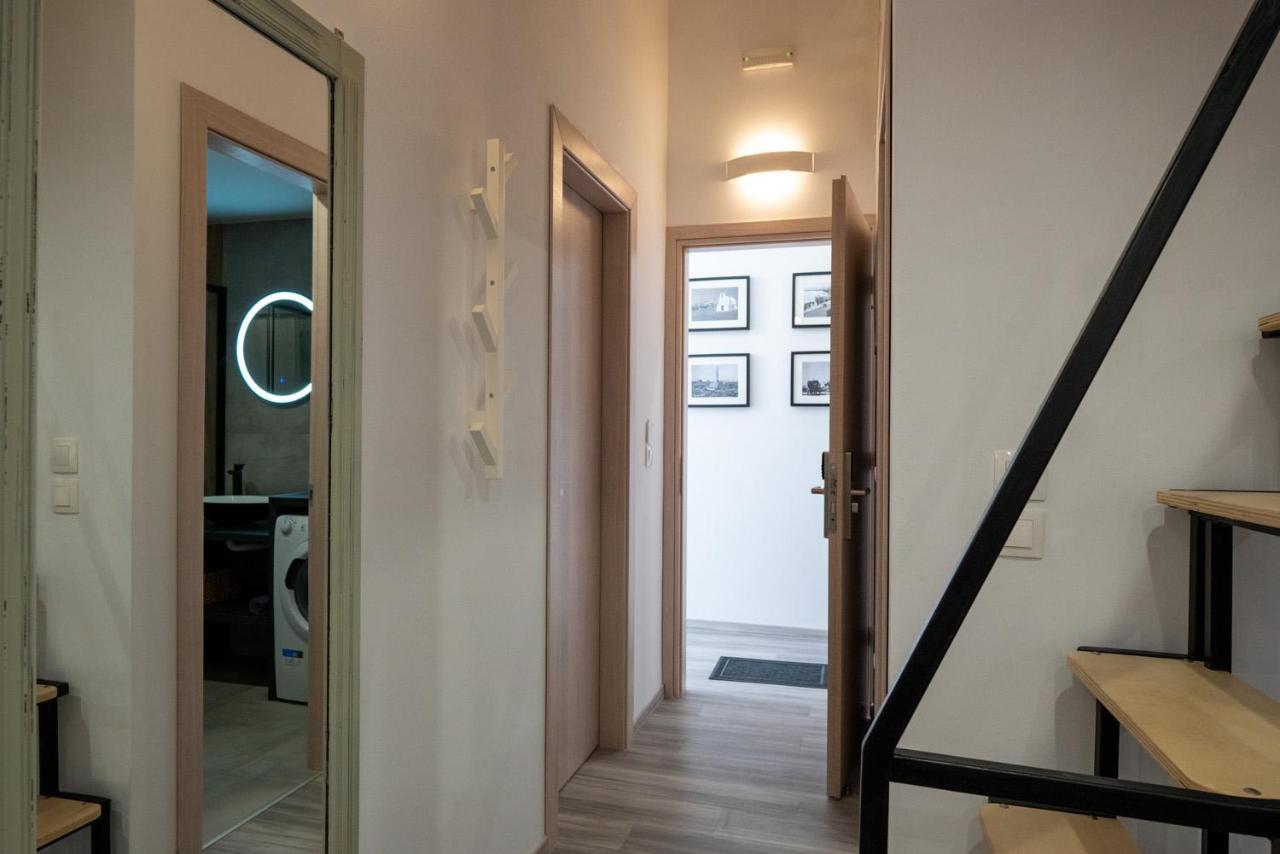 1 Apartment *
