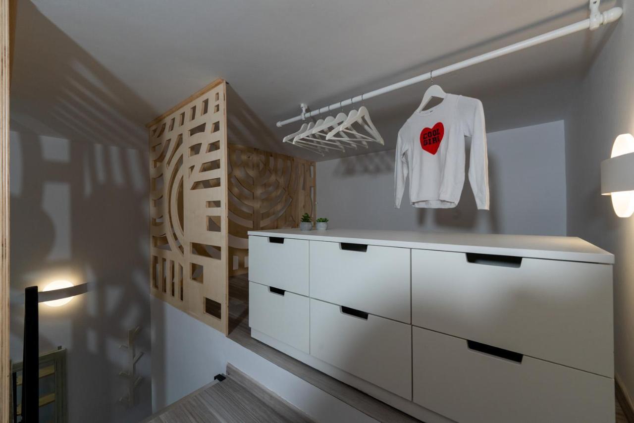 Apartment 1 *